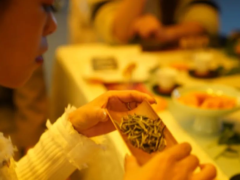 品茗论道，以茶会友