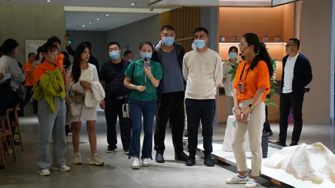 品茗论道，以茶会友